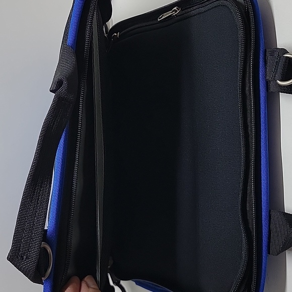 Rei Blue IPad or Tablet Carry Case - Picture 9 of 14